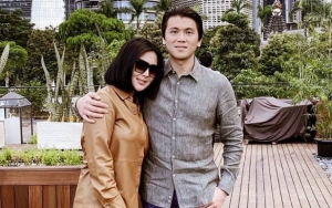 Sikap Reino Usai Video Syahrini 'Kecup Mesra' Papa Angkat, Wajah Sembab Tanda Ribut?