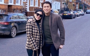 Video Syahrini Karaoke Nemplok Papa Angkat, Reino Muram Ngode Jijik?