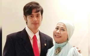 Dewi Yull Ungkap Rasa Bangga Sang Putra Lulus dari Universitas New York dengan Predikat Cum Laude