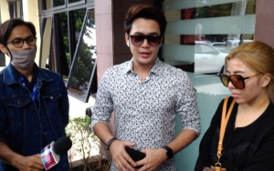 Kriss Hatta Bawa Buah Jeruk 8 Biji Saat Jenguk Roy Kiyoshi, Ternyata Ini Alasannya