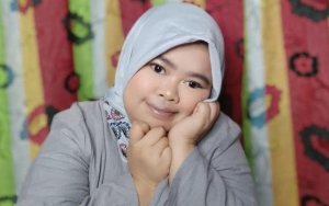 Rahmawati Kekeyi Ngejrenk Ala Boneka, Cewek di Sebelahnya 'Copot' Hijab Jadi Sorotan