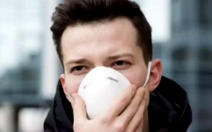 Masker Sering Disentuh