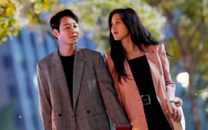 Kim Dong Wook dan Moon Ga Young Fokus Latihan Ciuman Hot di 'Find Me In Your Memory'