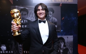 Kelamaan di Rumah, Vino G Bastian Dapat Ide Buat Film Tentang Ayah dan Anak