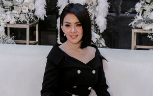 Syahrini Dicibir Bikin Masker dari Sisa Kain Mukena, Rumor Plagiat Desain Kembali Diungkit