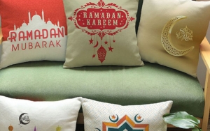 Bantalan Sofa dan Keset Bertema Lebaran