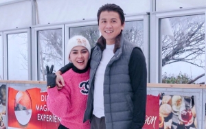 Tawa Manja Syahrini 'Diramal' Runyam-Tertekan, Reino Senyum Bikin Kue Cinta Sampai Mati