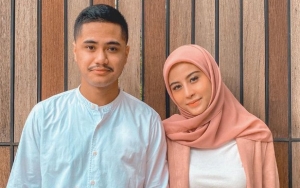  Awkarin dan Pacar Bikin Geger Beri Hamper Berupa Wine, Pernyataan Klarifikasi Picu Perdebatan