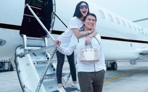Syahrini Pepet Ibu Mertua Usai Geger Isu Kencani Ayah Reino, Senyum Datar Tanda Kecewa?