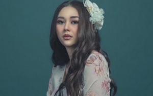 Aura Kasih Balas Ngegas Saat Ditanya Rayakan Lebaran Tanpa Suami Bule