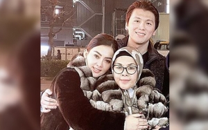 Syahrini-Reino Lebaran Bareng Ibu Cetar, Foto Maskeran Bukti Nekat Mudik di Tengah Corona?