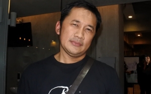 Hanung Bramantyo Ungkap Teori Foto Keluarga di Kaleng Kong Ghuan, Terkait dengan Orde Baru?