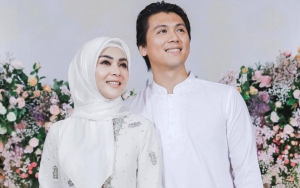 Syahrini Ucap 'Alhamdulillah' Pasca Akun Haters Tertangkap, Reino Kalem Islami Bikin Kagum