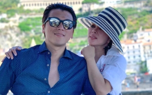 Syahrini Pamer Reino 'Hyun Bin' Ngegame-Telanjang Dada, Bagian Celana Bikin Salah Fokus