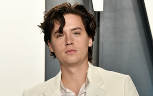 Cole Sprouse Beber Kronologi Ditangkap dan Diborgol Polisi Akibat Ikut Demo Kematian George Floyd