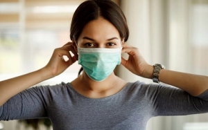 Selalu Gunakan Masker Saat Keluar Rumah