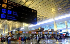 Cegah Penularan COVID-19 Saat New Normal, Lift Bandara Soekarno Hatta Pakai Tombol Kaki