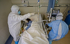Dokter Wuhan yang Kulitnya Menghitam Karena Corona Meninggal, Picu Kemarahan Rakyat Tiongkok