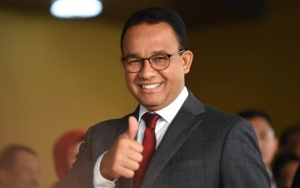 Jumpa Pers Soal PSBB, Pengingat Tetes Mata Sampai 'Mission: Impossible' Anies Baswedan Bikin Salfok