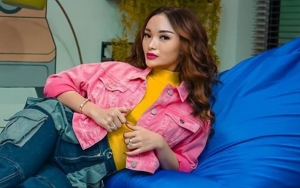 Zaskia Gotik Akur Tengkurap Bareng Putri Sambung Cari Nama Bayi, Ramai Ditegur Pamali
