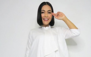 Manfaatkan Kasur, Denada Punya Cara Unik Untuk Take Vocal Selama Pandemi Covid-19