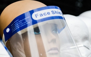 Face Shield atau Kacamata