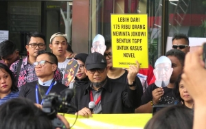 Novel Baswedan 'Sentil' Jokowi Usai Penyerangnya Cuma Dituntut 1 Tahun Bui