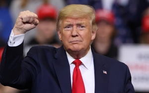 Cara Berjalan Terlihat Tak Stabil dan Goyah Saat Pidato, Kondisi Kesehatan Trump Dipertanyakan