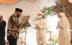Salam Namaste dan Ganti Amplop dengan Pengiriman Uang Non-Tunai