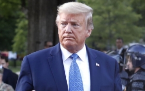 Trump Keluarkan Surat Perintah untuk Kurangi Kekerasan Polisi dan Janji Beri Senjata Lebih Canggih