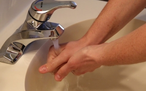 Selalu Mencuci Tangan Sebelum dan Setelah Menggunakan Toilet