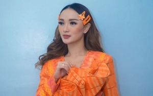 Pamer Keakraban dengan Keluarga Suami, Zaskia Gotik Asik Karaoke di Rumah Mertua