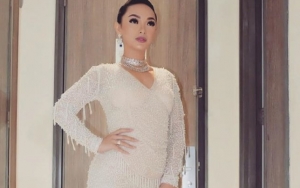 Zaskia Gotik Kunjungi Kampung Halaman Suami, Momen Adem Rangkul Ibu Mertua Saat Piknik Jadi Sorotan