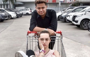 Eks Istri Reza SMASH Umbar Paha Usai Cerai, Isu Hamil Duluan dan Beda Agama Diungkit