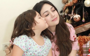 Celine Evangelista Bangga Pamer Aksi Sang Putri Nyanyi Lagu Kekinian, Netizen: Turunan Papi Dirly!