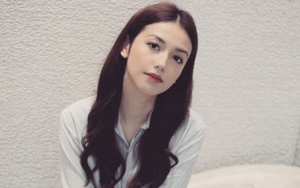 'Kembaran' Park Shin Hye, Penampilan Cantik Velove Vexia Bergaun Dior Disorot