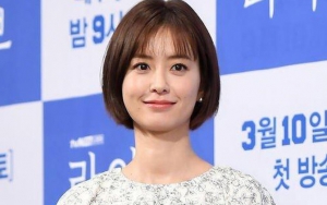 Jung Yu Mi 'Train to Busan' Bikin Heboh Posting Foto Berhijab di Depan Masjid