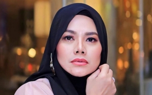 Habiskan Waktu dengan Seorang Pria, Sarita Abdul Mukti Sudah Punya Kekasih Baru?