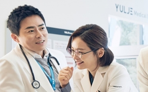 'Hospital Playlist' Bocorkan Momen Jo Jung Suk Gosipkan Jeon Mi Do Sebelum Syuting
