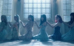 G-Friend Tampil Misterius Bak Penyihir Di Negeri Dongeng Dalam MV Comeback 'Apple'