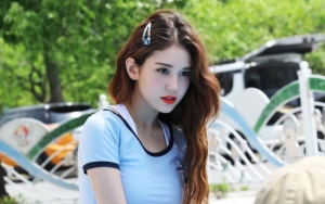 Jeon Somi Tampil Seksi dan Dewasa di Teaser 'What You Waiting For'