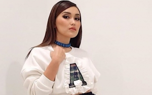 Ayu Ting Ting Pamer Testpack Tanda Positif Hamil, Ramai Kena Tegur