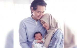 Roger Danuarta dan Cut Meyriska Gemas Ciumi Anak, Ungkap Puisi Indah 'Hadiah dari Allah'