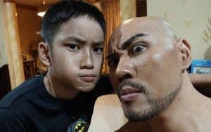 Adu Lengan Kekar dengan Azka, Deddy Corbuzier Diejek Kalah Telak