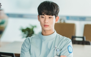 Kim Soo Hyun Viral Disangka Cameo di 'It's Okay to Not Be Okay' Karena Gaya Rambut Baru