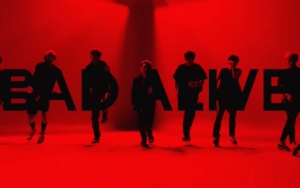 WayV Seksi Bermandikan Cahaya Merah Dalam Teaser MV 'Bad Alive' Versi Bahasa Inggris