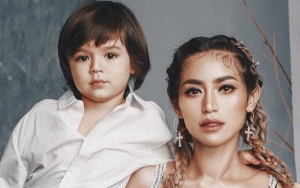 Jessica Iskandar Tulis Doa untuk Sang Putra, Tatapan Sendu El Barack Jadi Sorotan