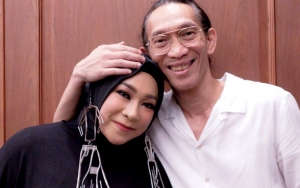 Peringati Ulang Tahun Pernikahan Perak, 7 Potret Melly Goeslaw dan Anto Hoed ini Dijamin Bikin Iri!