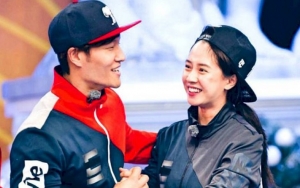 Song Ji Hyo dan Kim Jong Kook Mojok Bisik-Bisik di 'Running Man' Bikin Fans Berdebar