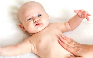 Tetap Tenang dan Jangan Khawatir, Lakukan 7 Cara Mudah Ini Untuk Meredakan Perut Kembung Pada Bayi